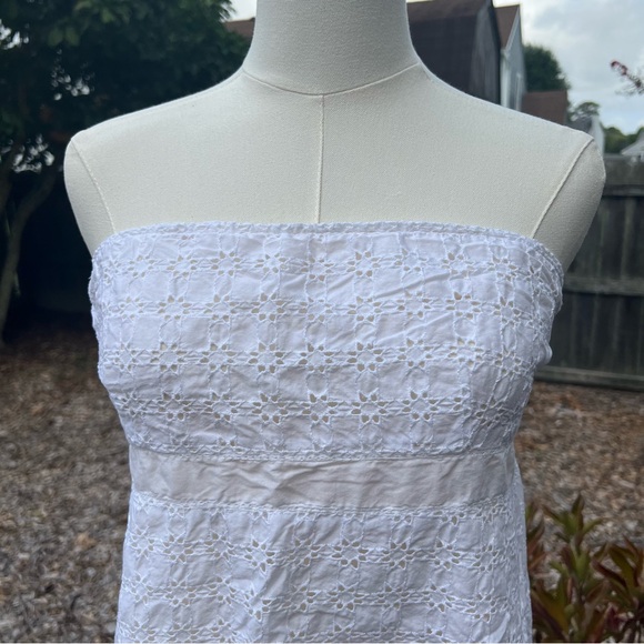 American Eagle Strapless White Eyelet Top - Picture 2 of 9